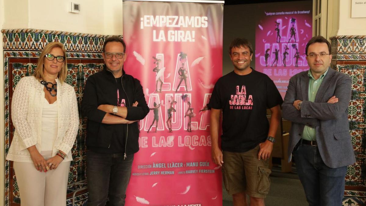 Por la izquierda, Lara Martínez, Àngel Llàcer, Manu Guix y Manuel Vallina, ayer, en la presentación de la obra. | J. Plaza