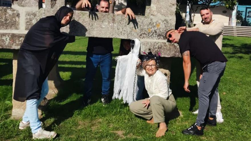 Representantes del Concello y de Voleando, en la presentación.