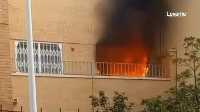 Un incendio en Alboraia obliga a desalojar una vivienda
