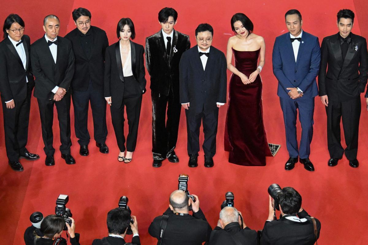 El equipo de 'Resurrection' en la alfombra roja de Cannes.