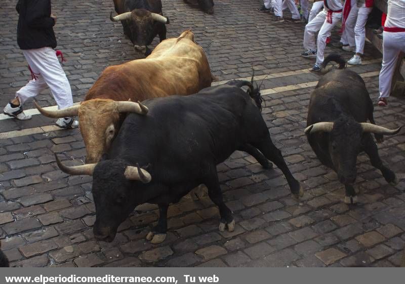 GALERÍA DE FOTOS - Penúltimo encierro de San Fermín