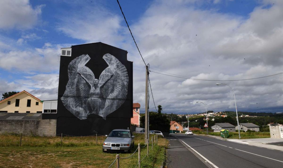 Obra del portugués Ricardo Romero, terminado ayer en Castrobo, Sigrás. | // VICTOR ECHAVE
