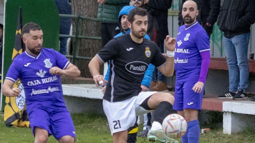 Un momento del partido entre Camarzana y Bovedana. | Cedida