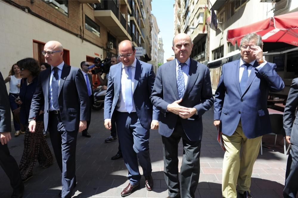 El ministro en funciones De Guindos, en Murcia