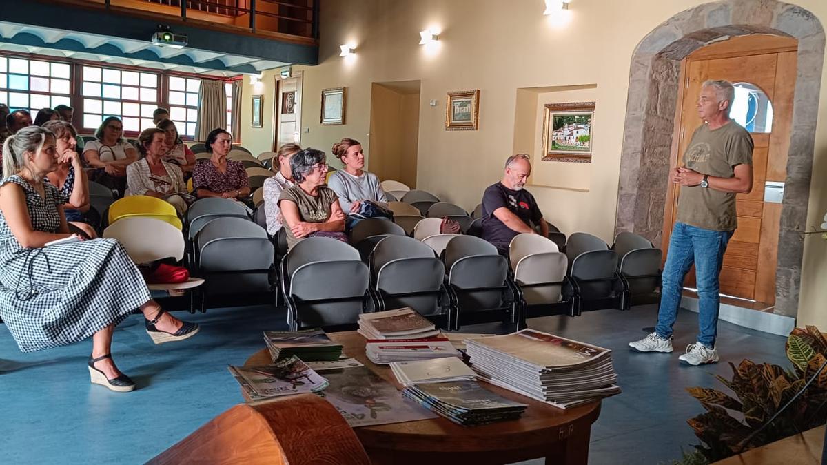 Asistentes al primer día de formación teórica del curso de la asociación de turismo rural.