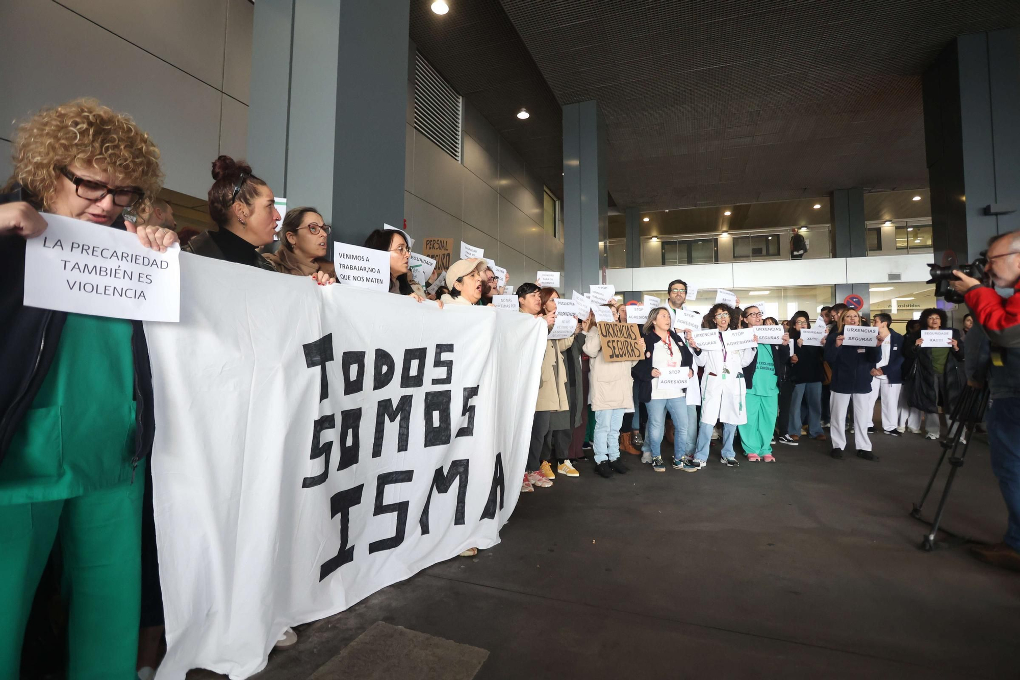 Protesta en el Chuac tras agredir un paciente con arma blanca a un enfermero y un vigilante