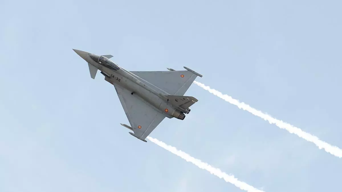 El Ejército del Aire ensaya sistemas para dibujar la bandera de España en el aire con cazas Eurofighter