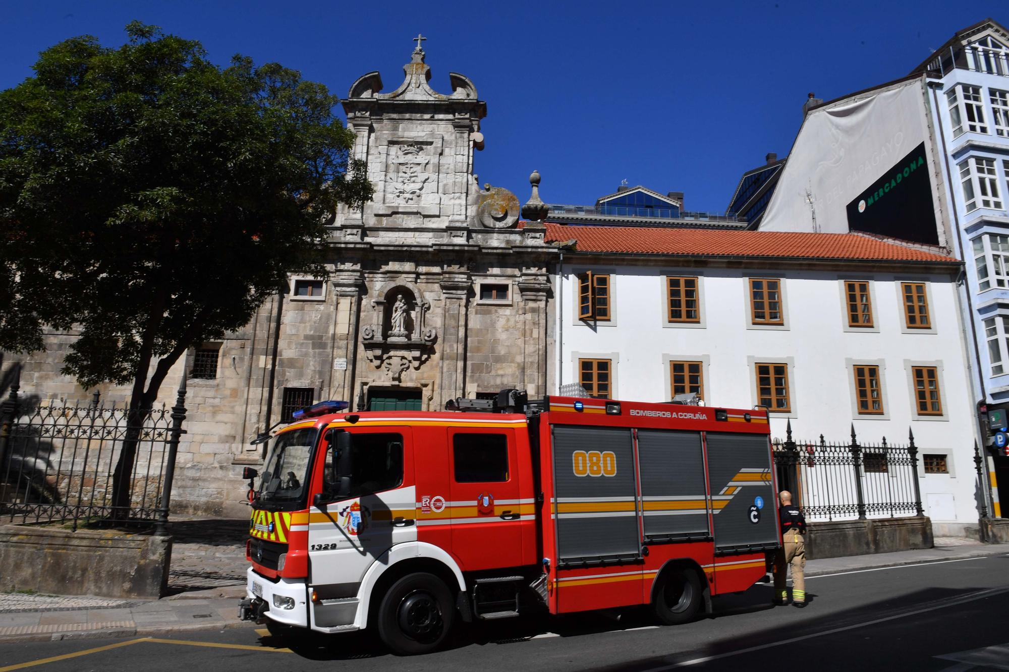 Los bomberos sofocan un incendio en Panaderas