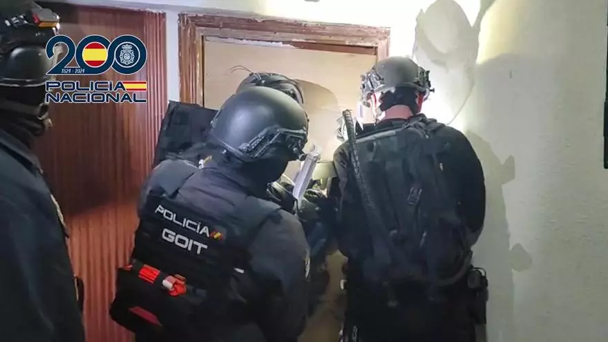 Desmantelados en Madrid dos puntos de venta de cocaína y hachís en la misma calle