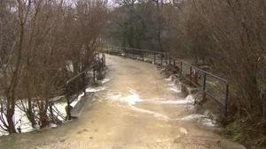 Las fuertes lluvias duplican el caudal del río Manzanares
