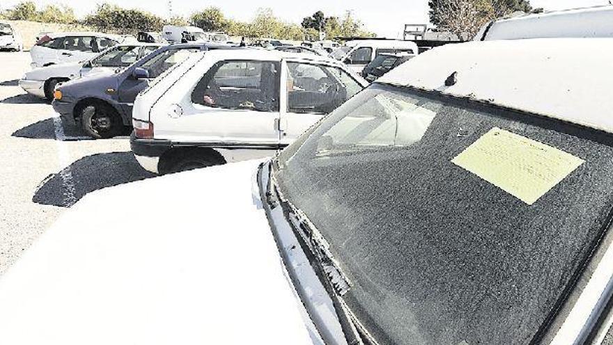 Castelló registra 300 vehículos abandonados en la calle cada año