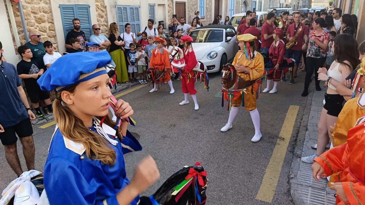FOTOS | Las danzas de los 'Cavallets' en Artà, en imágenes FOTOS | Las danzas de los 'Cavallets' en Artà, en imágenes