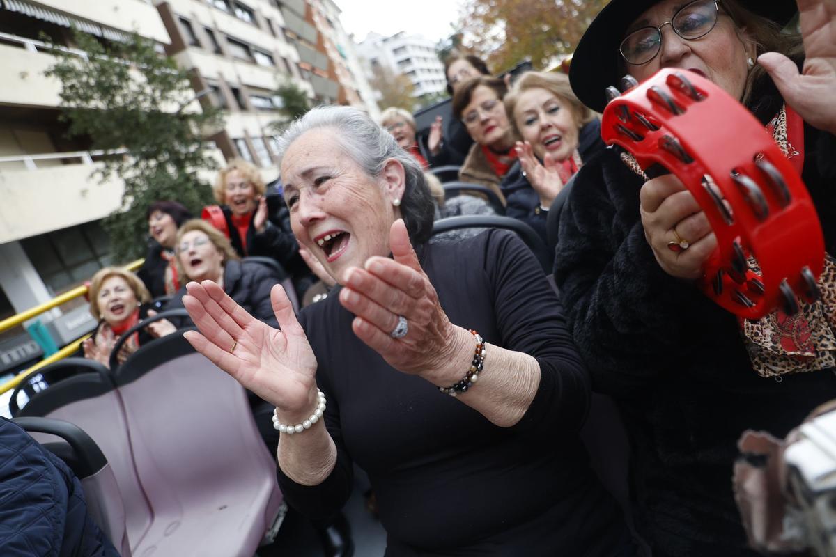 Los mayores llenan la ciudad de villancicos
