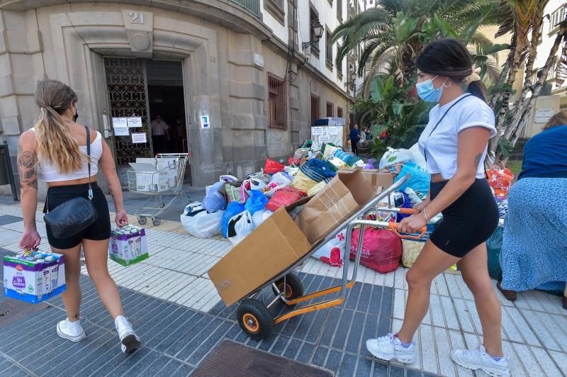 Recogida de ayuda para los damnificado de La Palma en UGT