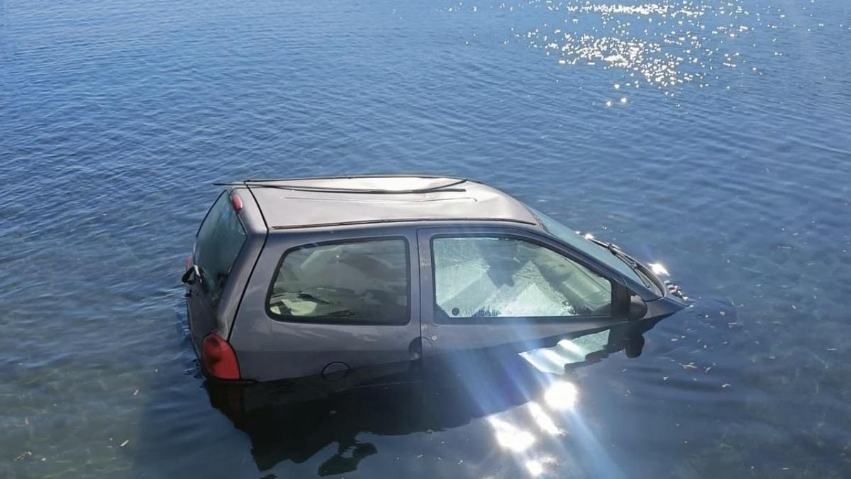 La situación tan extraña vivida en una playa de Girona... ¡Con un Twingo!