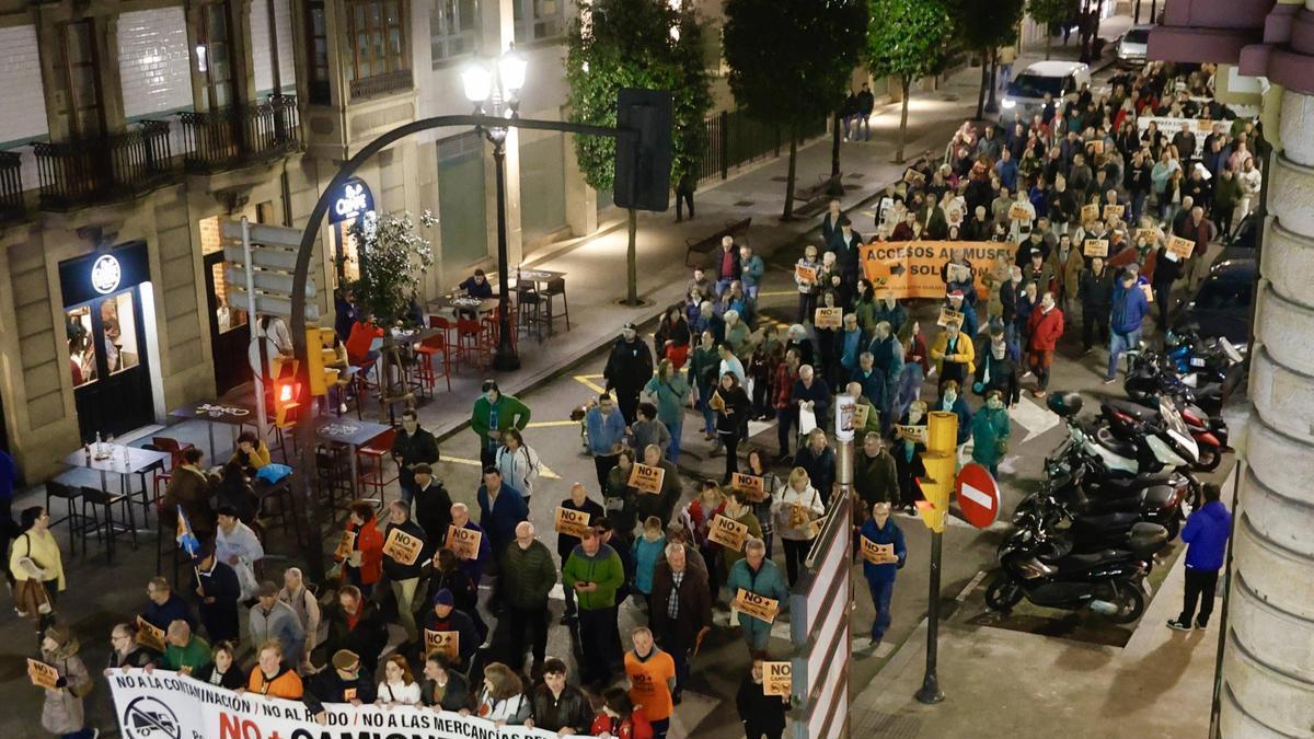 Los vecinos de La Calzada "bajan" al Centro de Gijón para clamar contra la contaminación