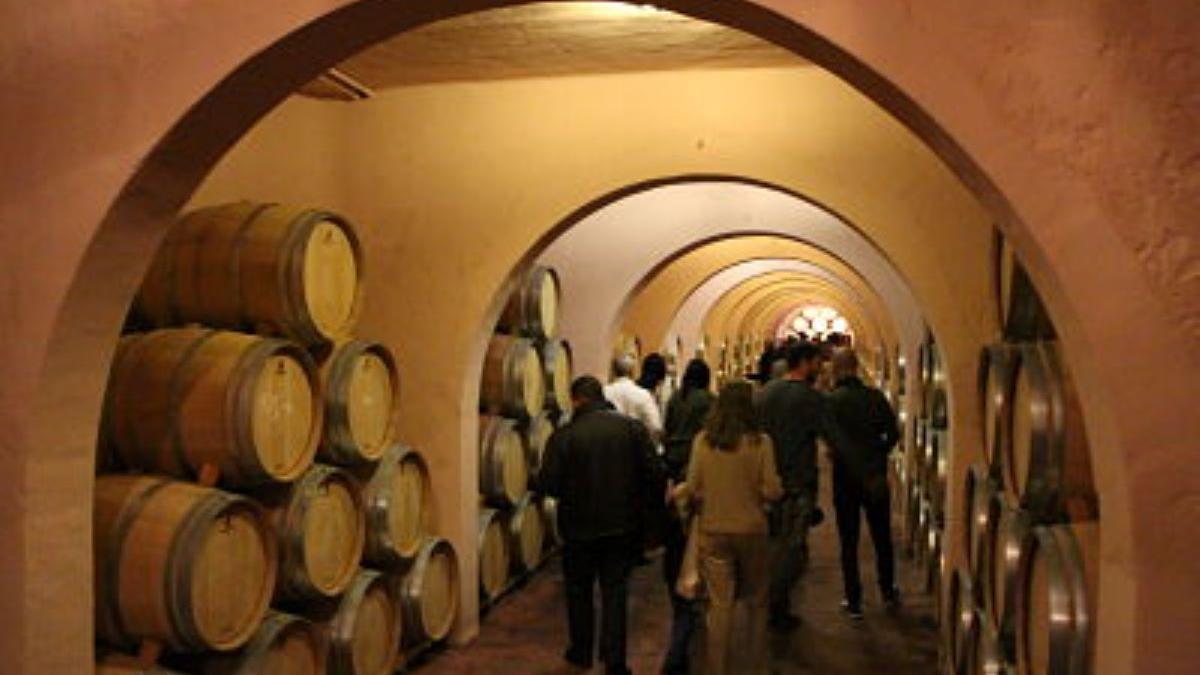 Interior de Bodegas Virtudes en Villena.