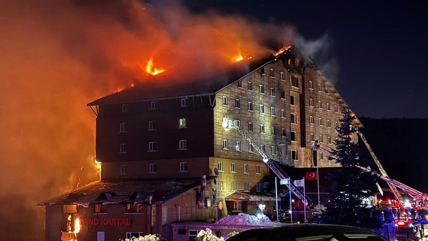 Incendio mortal en un hotel de una estación de esquí en Turquía