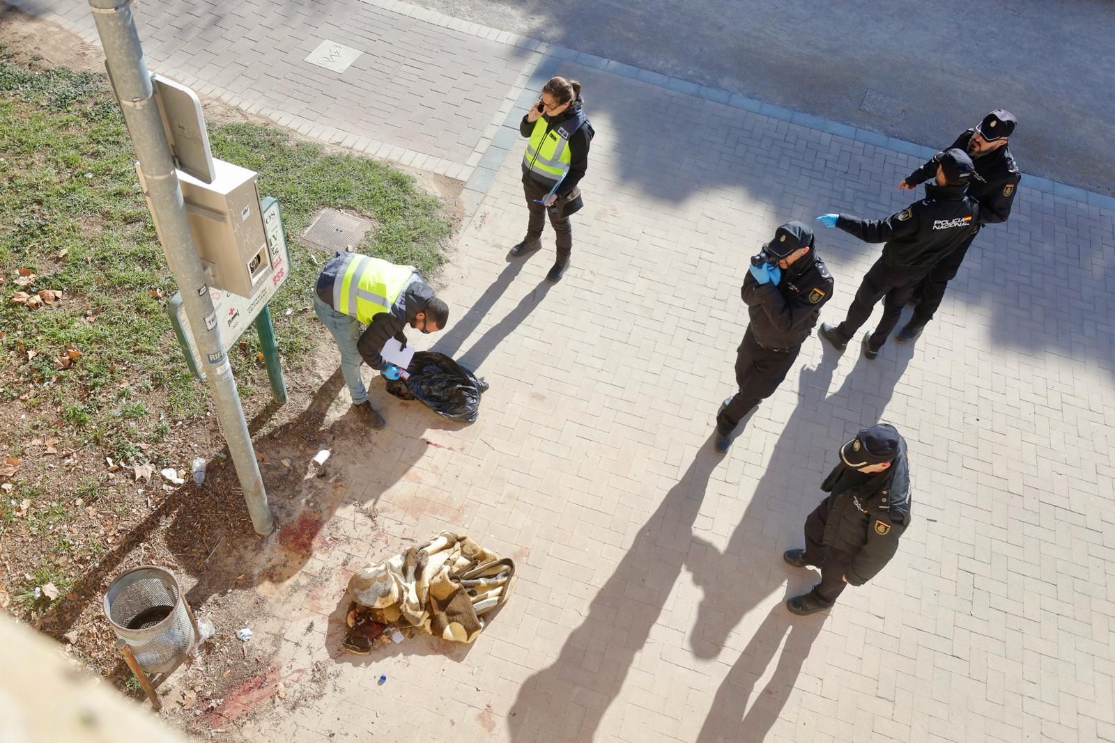 Un hombre se entrega tras matar a un sinhogar que dormía bajo el puente del Real en València