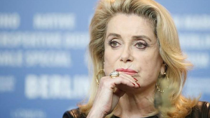 La actriz Catherine Deneuve, hospitalizada de urgencia