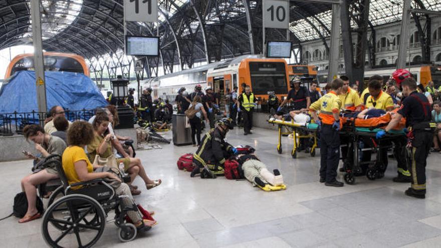 Cincuenta y seis heridos, tres graves, en un accidente de tren en Barcelona