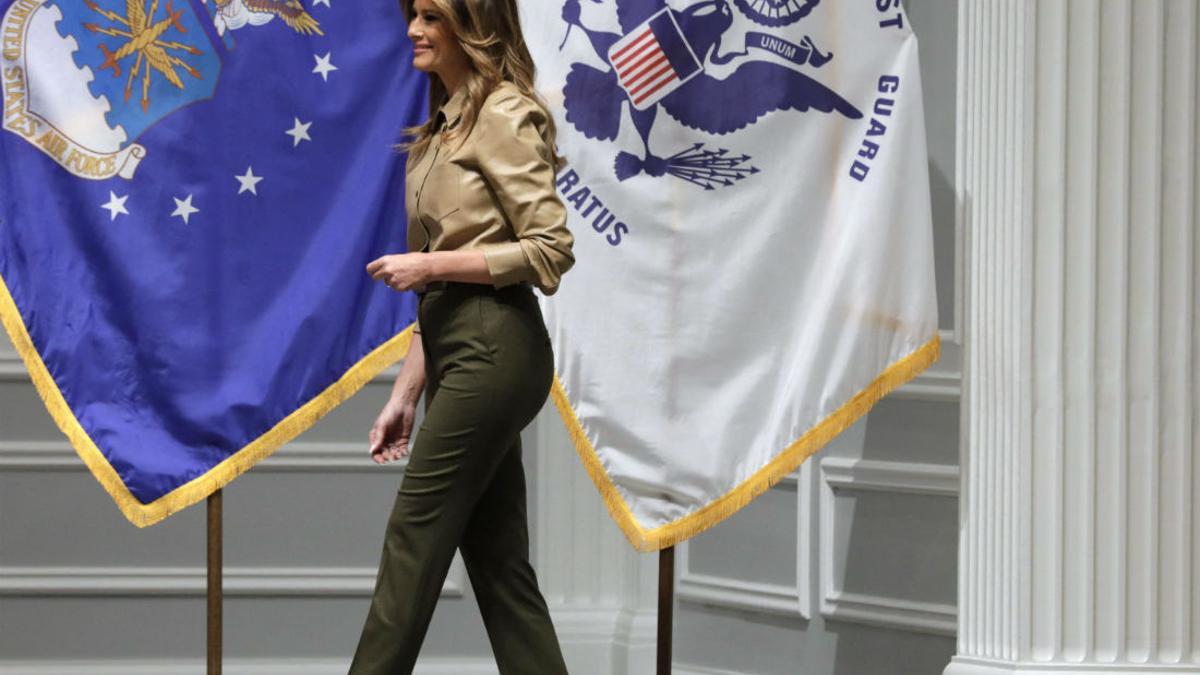 Melania Trump con mocasines de estampado pitón