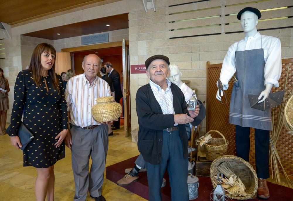 Los artesanos son homenajeados por el Cabildo