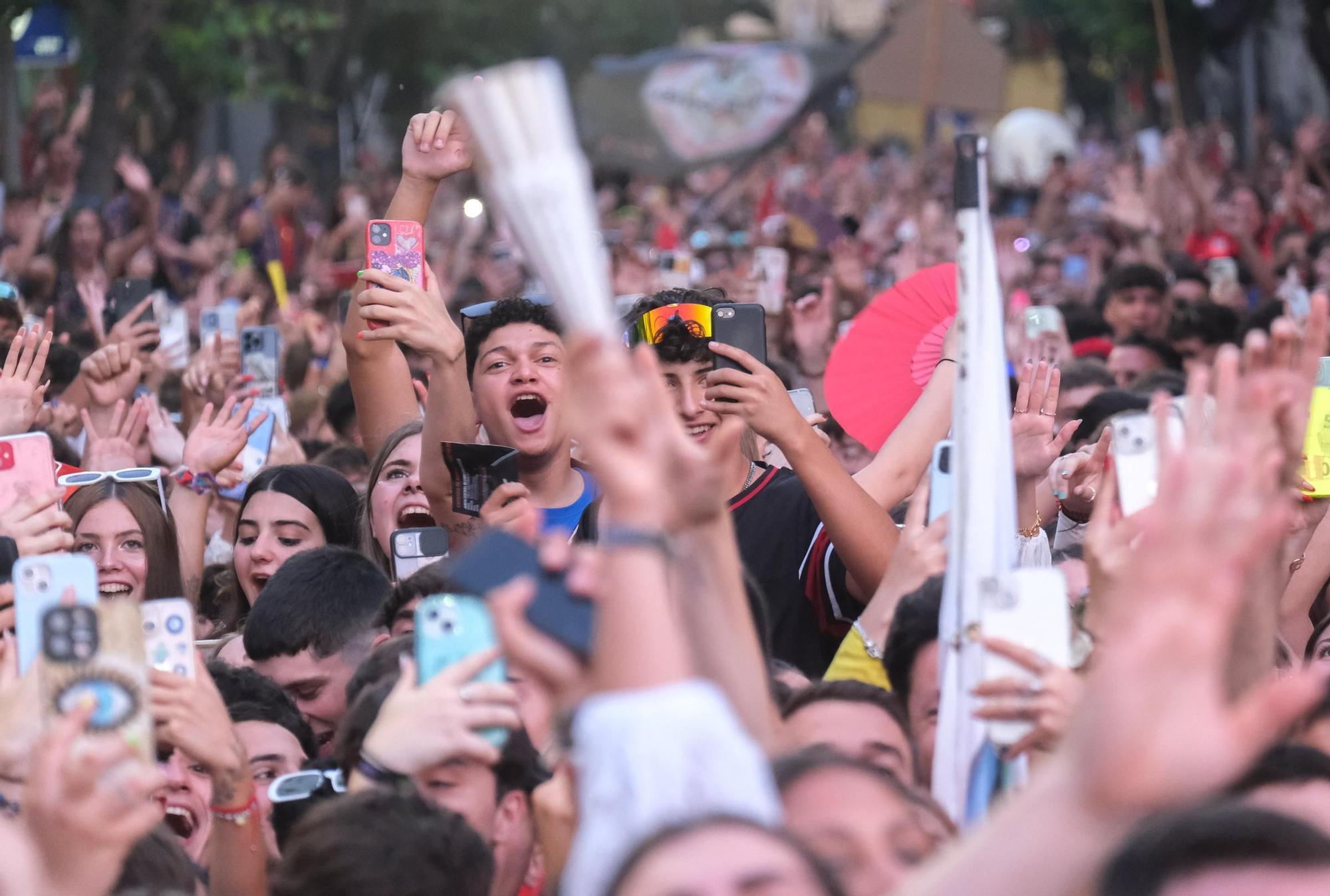 La entrada de bandas  y el Pasodoble Idella de los Moros y Cristianos de Elda en imágenes