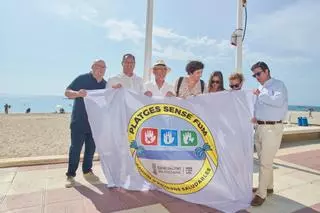 El Campello iza las banderas que certifican la calidad de sus playas