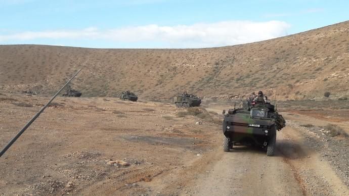 Ejercicios de adiestramiento terrestre en los campos militares de La Isleta y Pájara