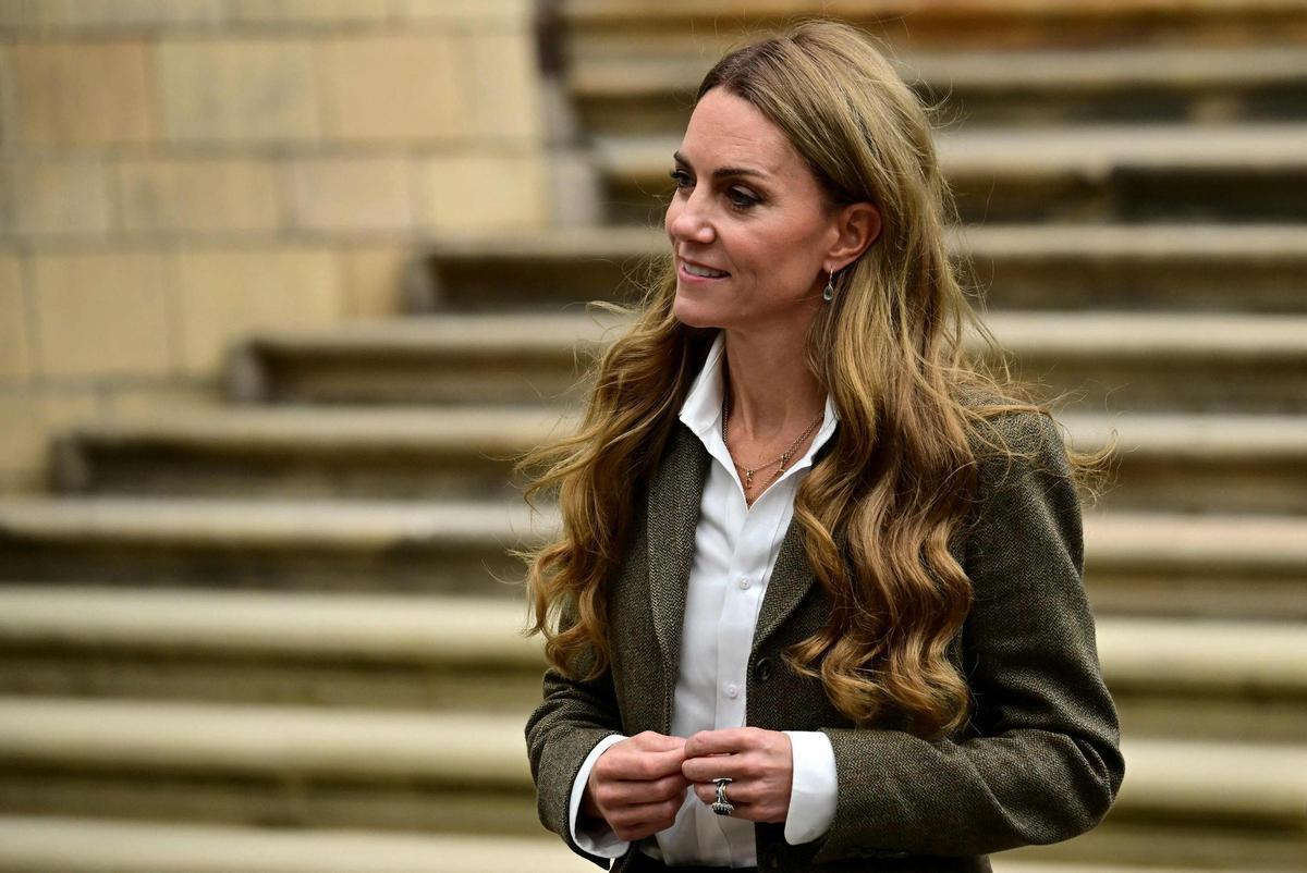 Kate Middleton cambia de ''look' y luce melena rubia