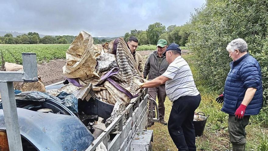 "Á caza do lixo":  vecinos del concello ourensano de Sandiás