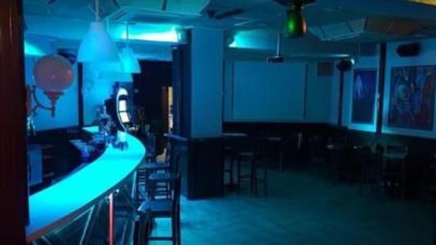 Rescatada tras pasar toda la noche encerrada en el baño de una discoteca