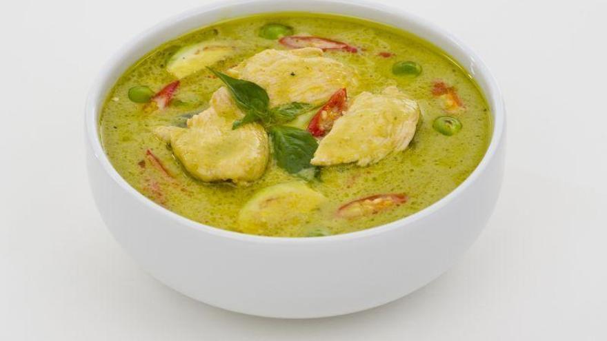 Elabora un delicioso curry verde de jengibre y albahaca