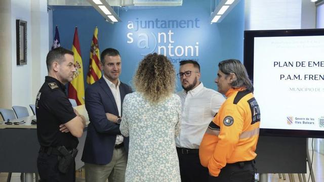 Los planes tienen el objetivo de coordinar la actuación de los diferentes agentes en la gestión de emergencias. | FOTOS: AYUNTAMIENTO DE SANT ANTONI