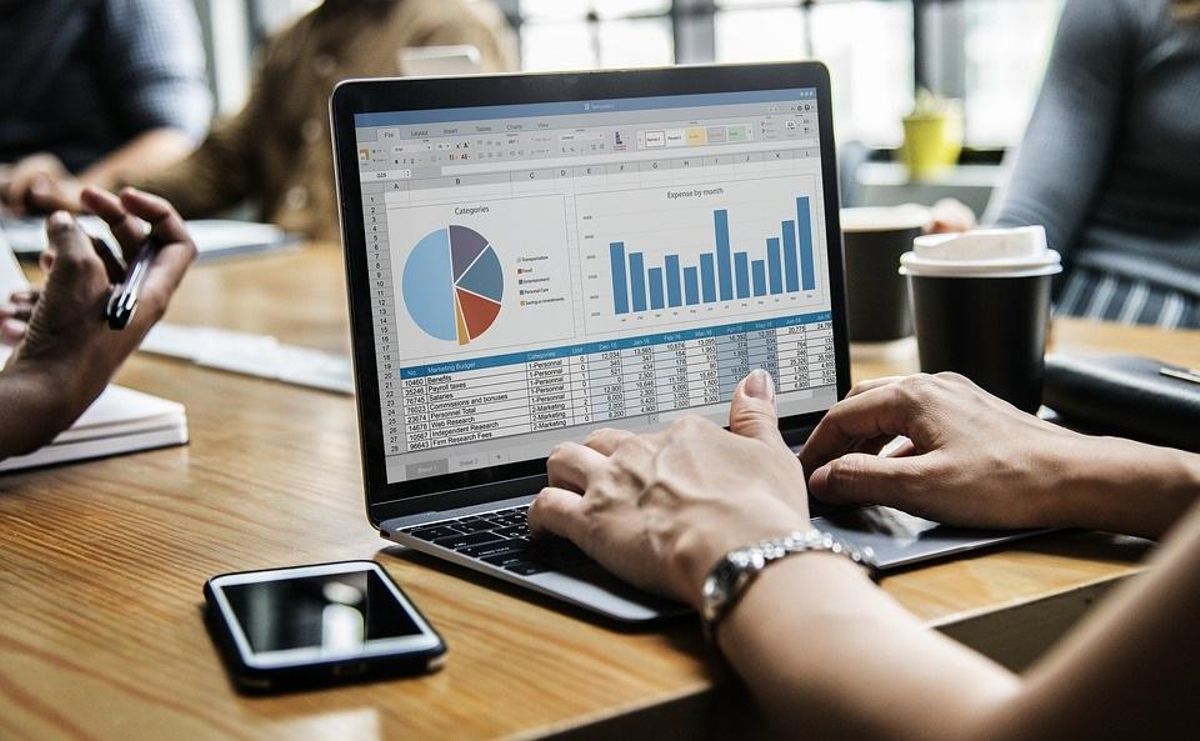 archivo ordenador estadisticas trabajador empleo