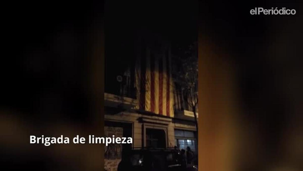 Diversas salidas de las autodenominadas ’Brigadas de Limpieza’, que arrancan lazos amarillos, esteladas y propaganda independentista de los espacios públicos.