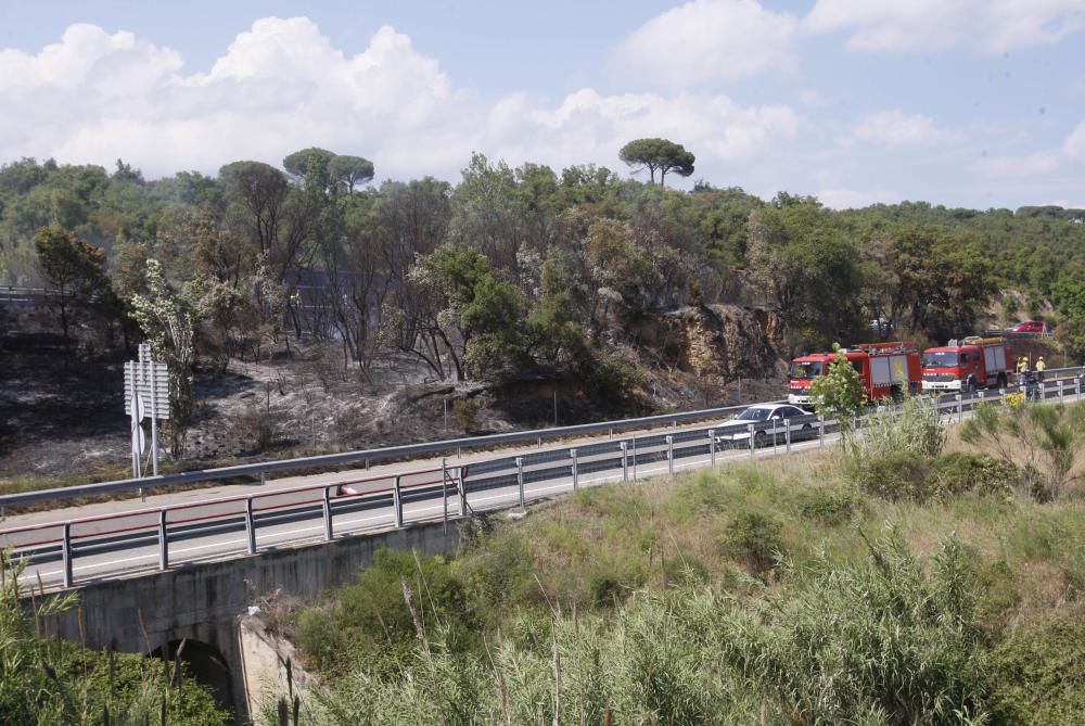 incendi forestal a Llagostera i tall de la carretera