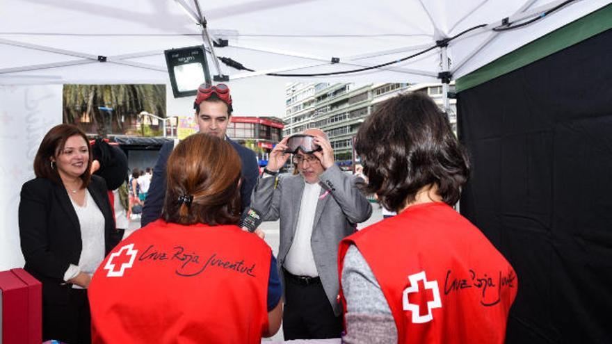 La consejera María Isabel Santana y el presidente, Antonio Morales, en la Feria de la Juventud de 2018.