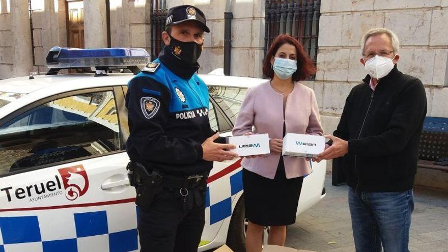 La alcaldesa de Teruel entrega un lote de mascarillas a Cáritas