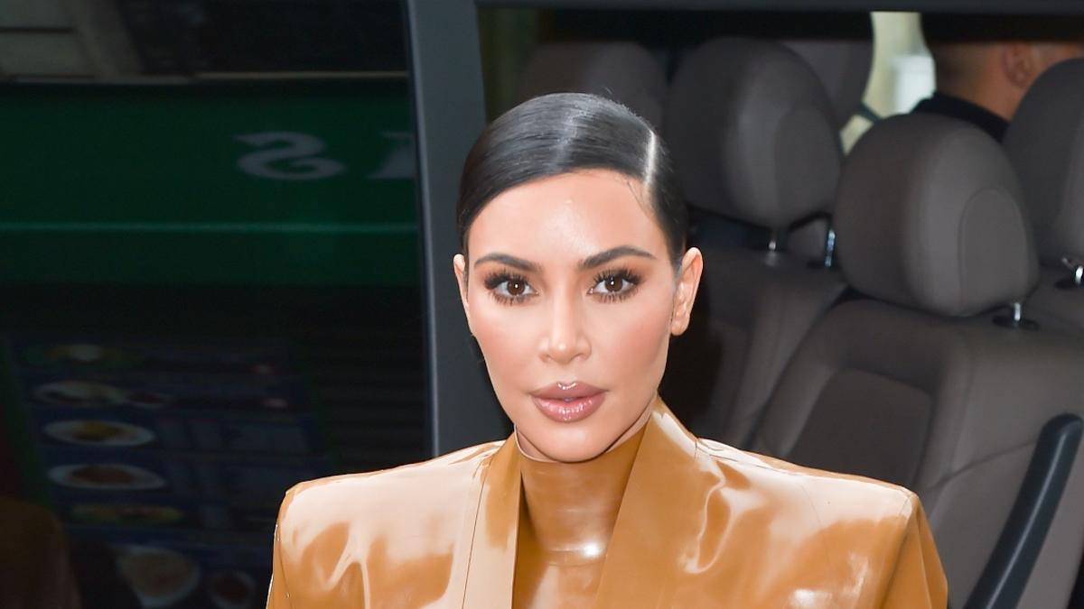 Kim Kardashian a su llegada al desfile de Balmain en París