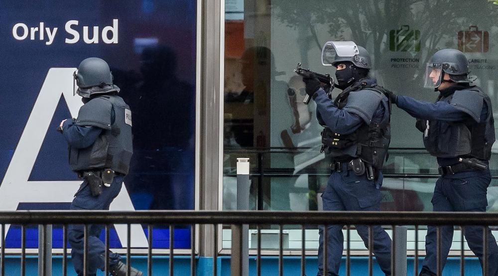 Operación policial en el aeropuerto parisino de Or