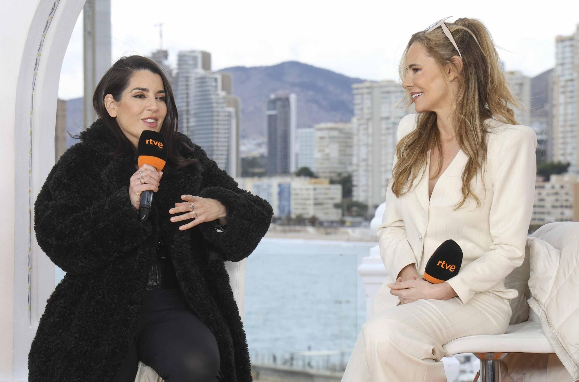 Las presentadoras del Benidorm Fest 2025 montan el show en la segunda rueda de prensa