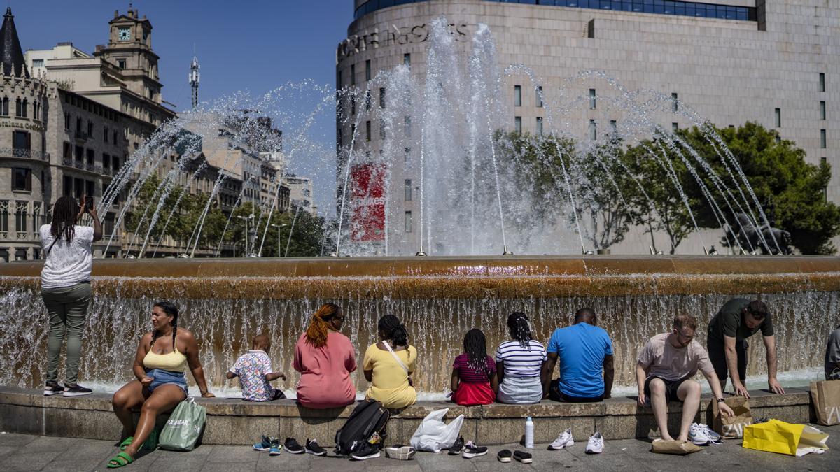 Últimes notícies de Catalunya, en directe: l’incendi de les Gavarres, estabilitzat