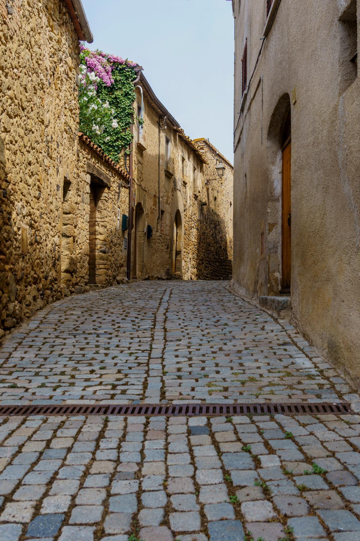 Calle Púbol, en el Baix Empordà