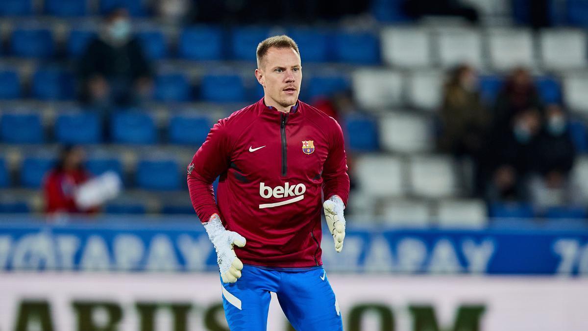 Ter Stegen, durante el calentamiento previo a un encuentro.