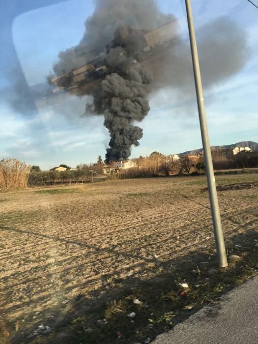 Incendio de la antigua fábrica de zumos Rostoy en Murcia