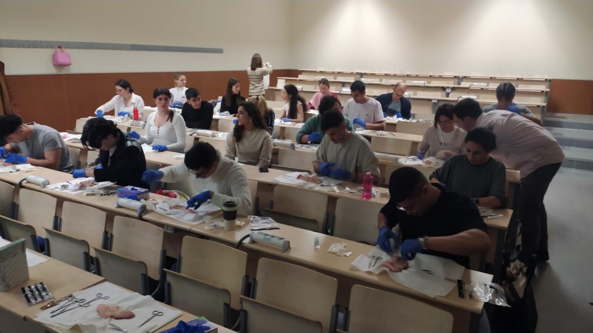 Estudiantes durante la jornada de la Sociedad Valenciana de Medicina de Familia