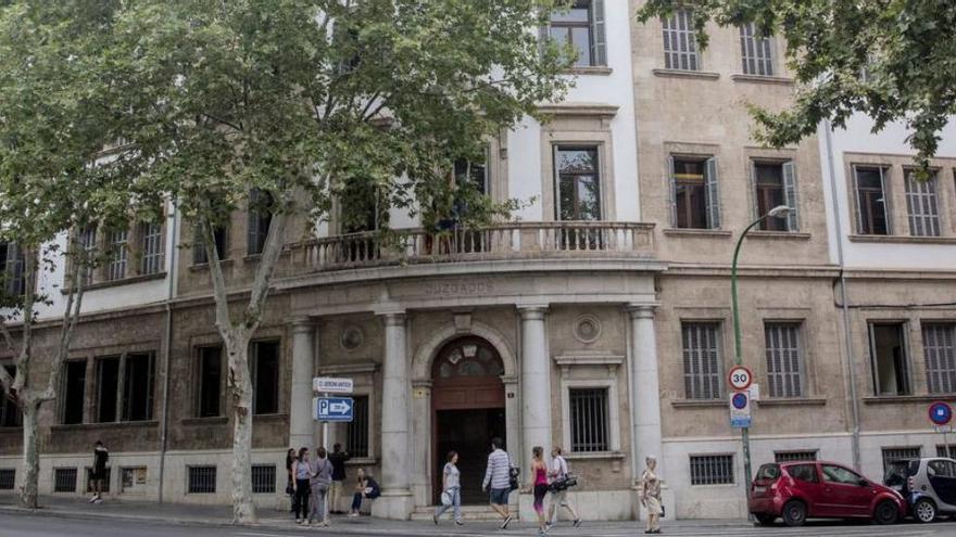 La Fiscalía pide cárcel para unos padres de Mallorca que dejaron de llevar a sus hijos al colegio por miedo al covid