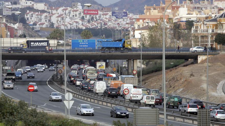 Vista del tráfico a la entrada del falso túnel en sentido hacia Almería.
